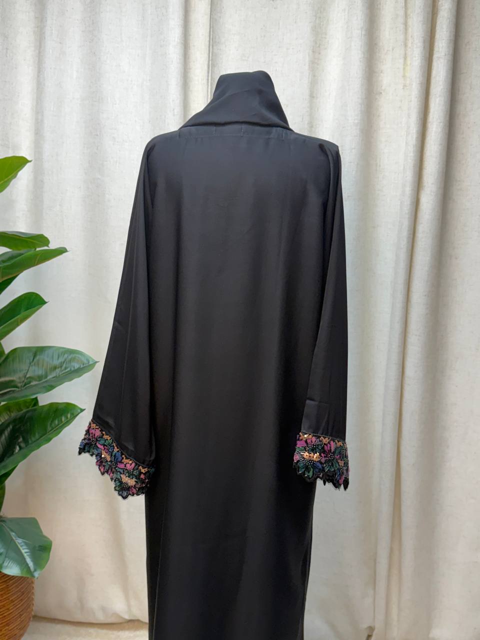 Lujain Noir Abaya