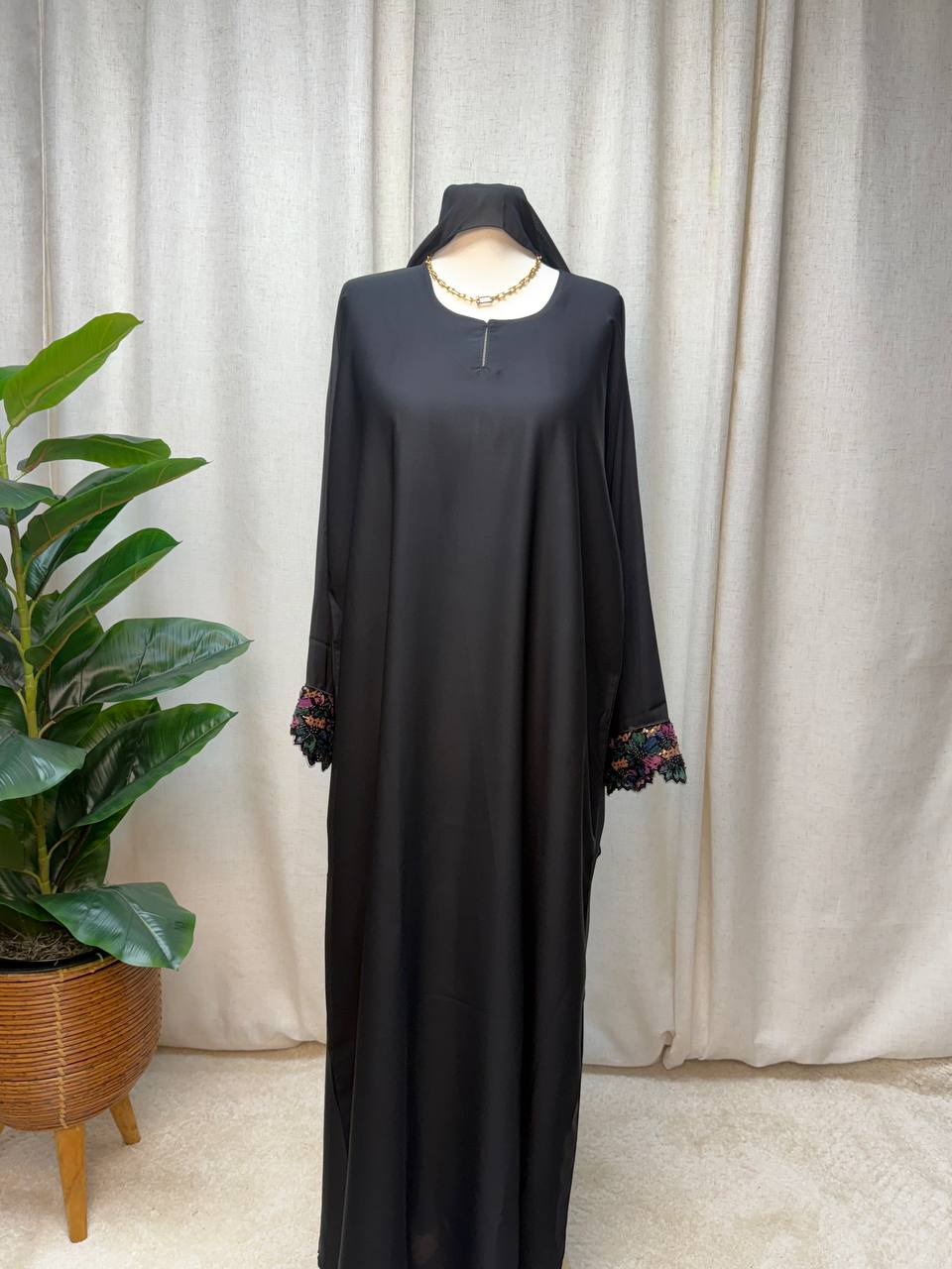 Lujain Noir Abaya