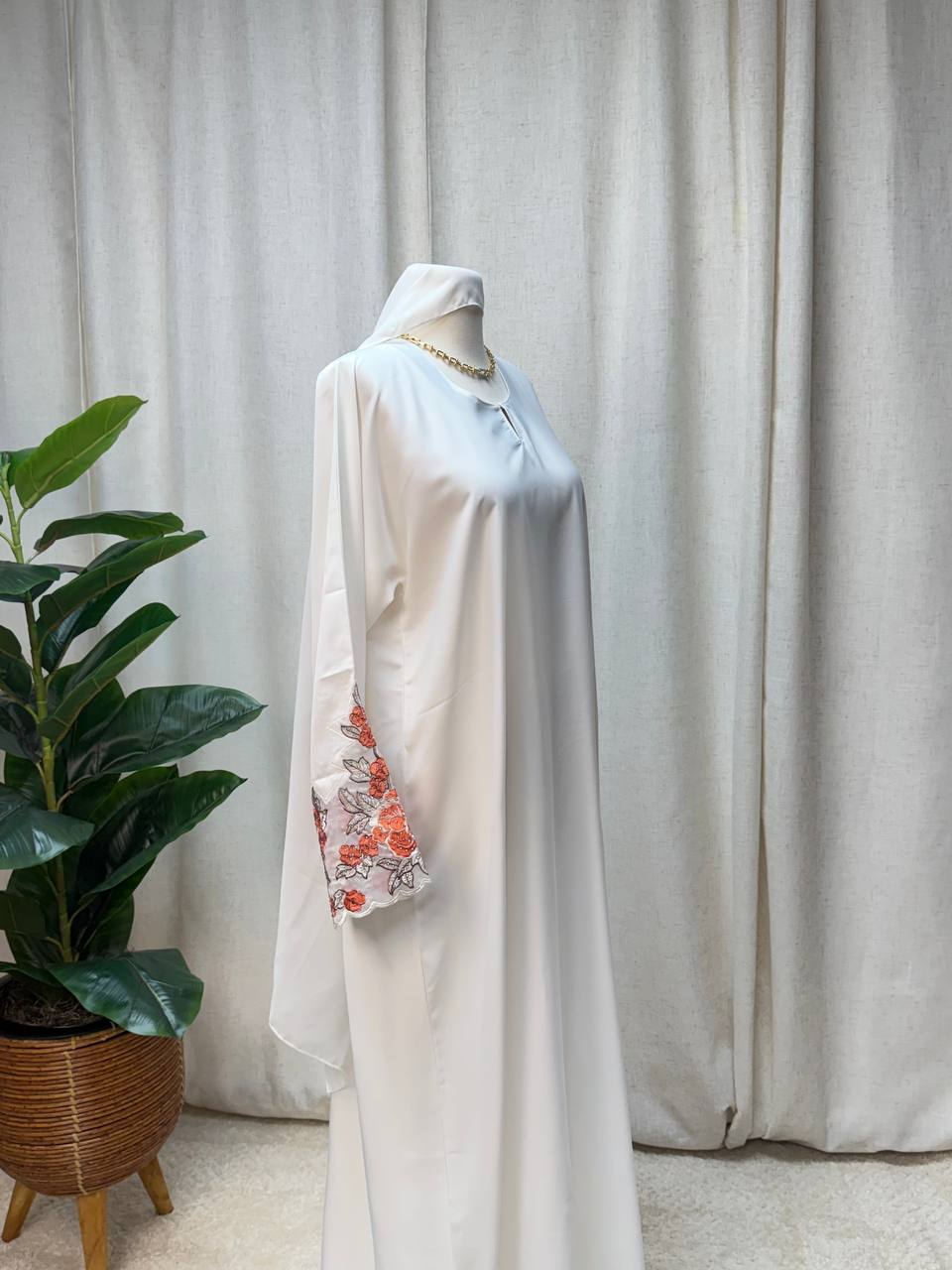 Tulle Cuff Closed Abaya