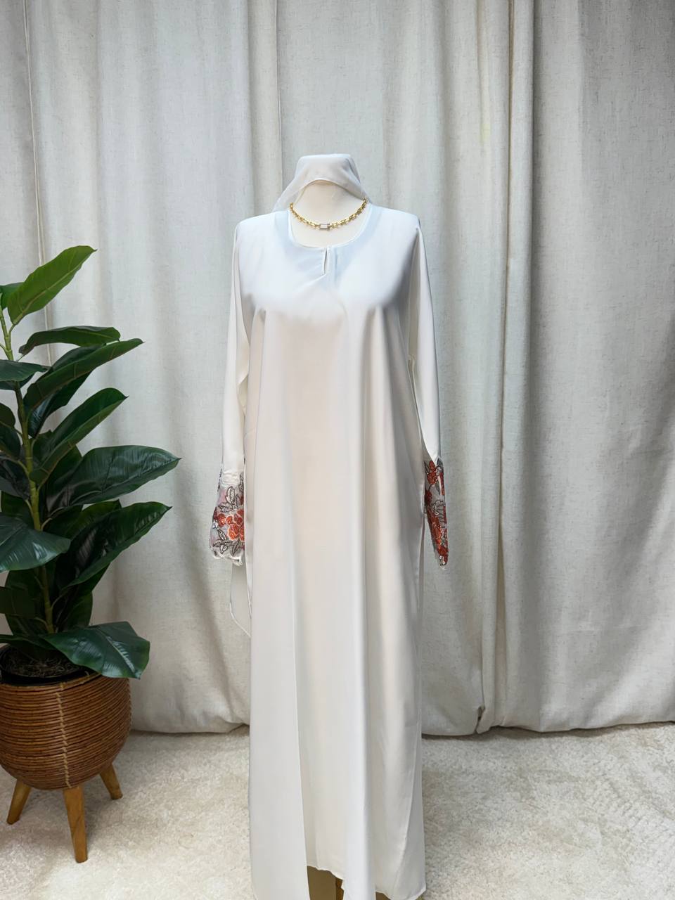 Tulle Cuff Closed Abaya
