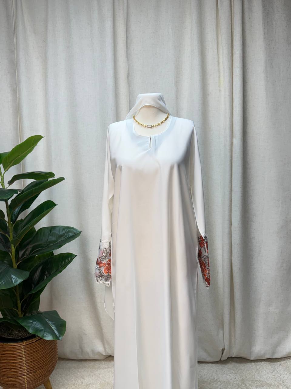 Tulle Cuff Closed Abaya