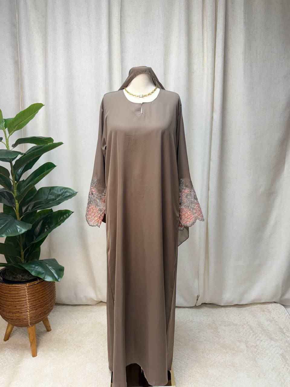 Tulle Cuff Closed Abaya