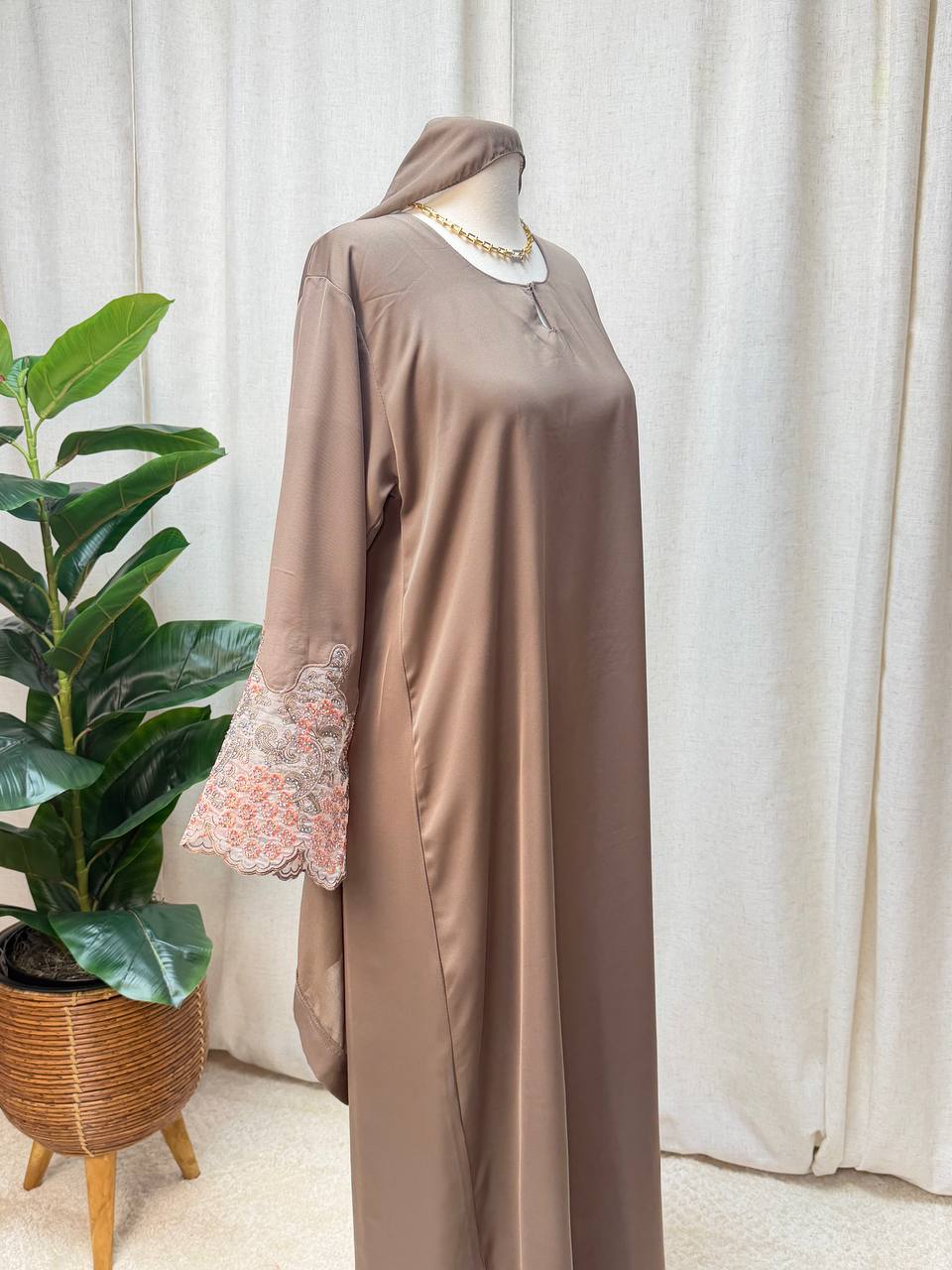 Tulle Cuff Closed Abaya