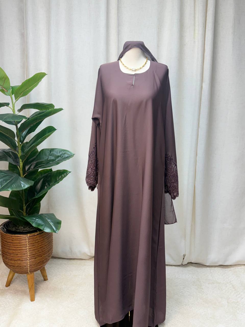 Tulle Cuff Closed Abaya