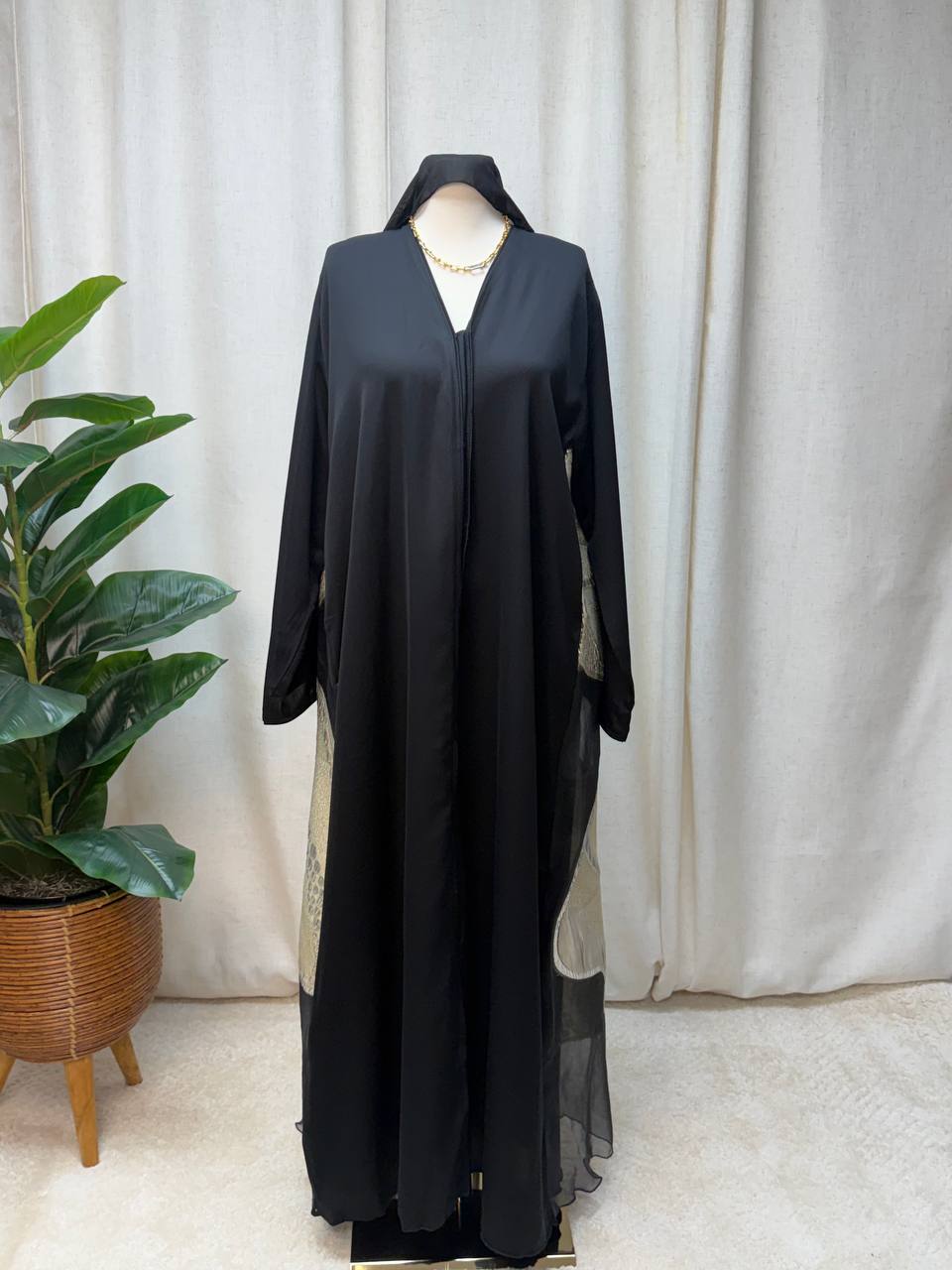 Noir Bloom Open Abaya