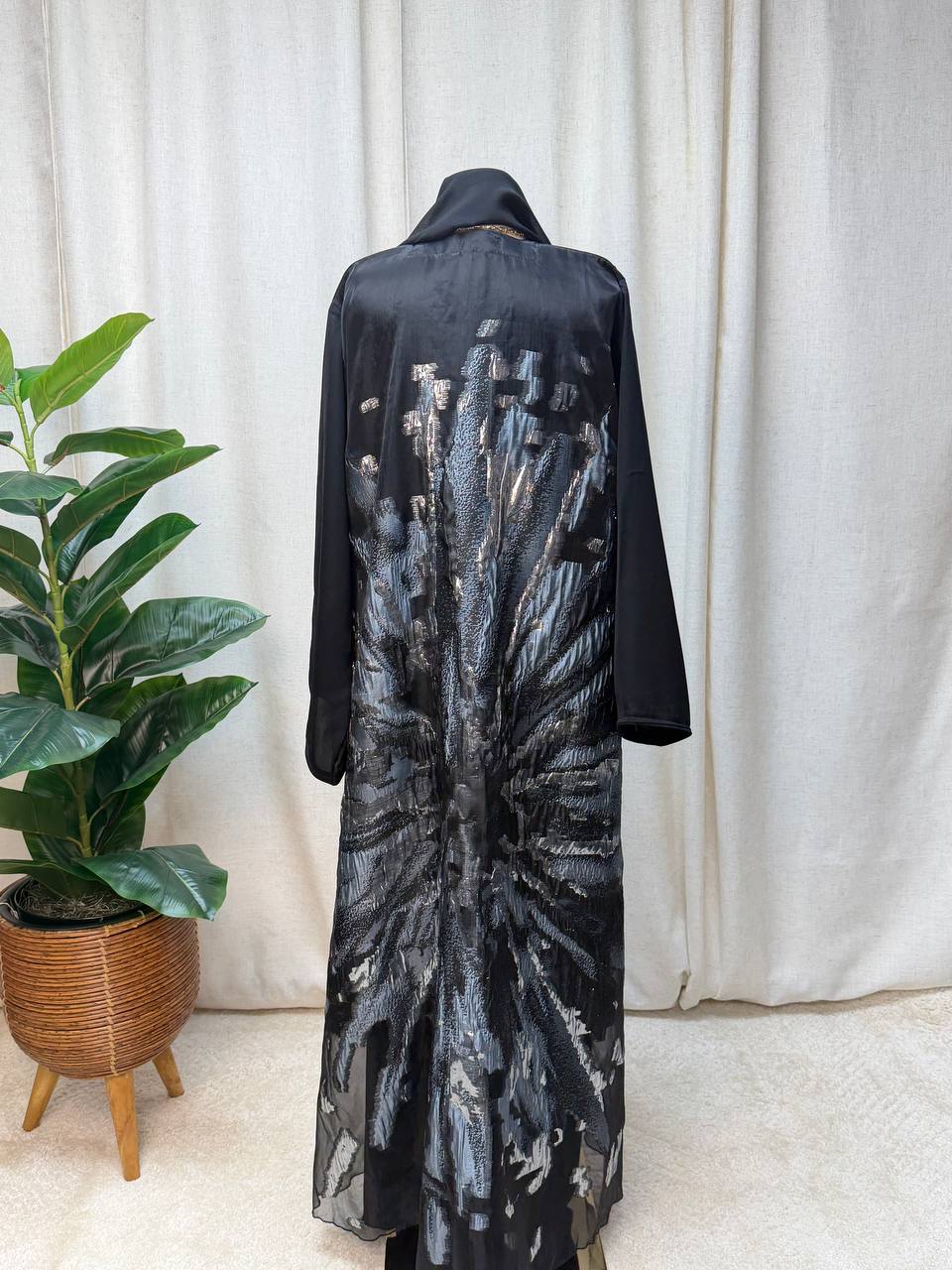 Noir Bloom Open Abaya