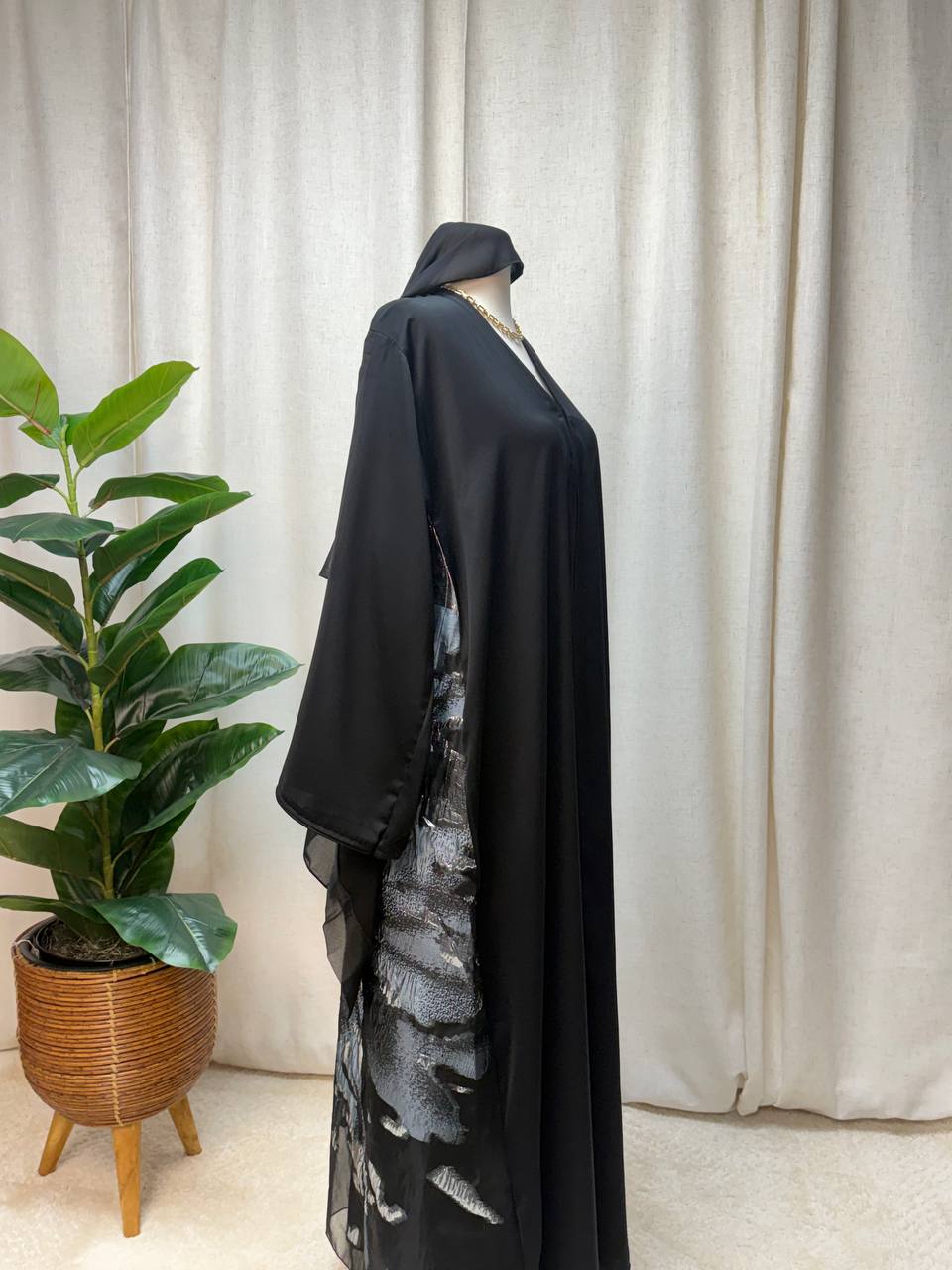 Noir Bloom Open Abaya