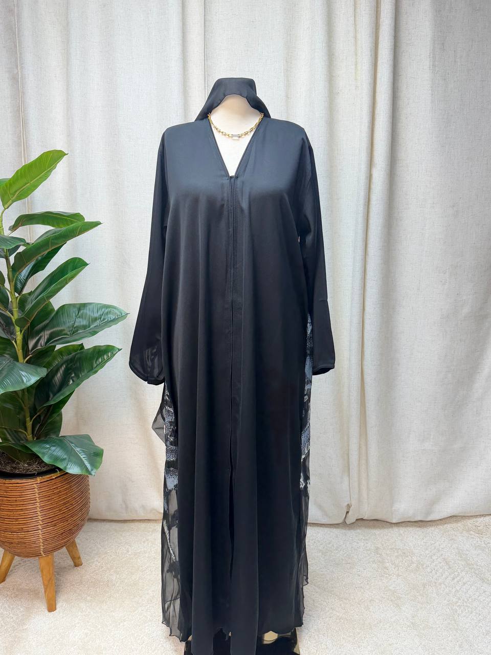 Noir Bloom Open Abaya