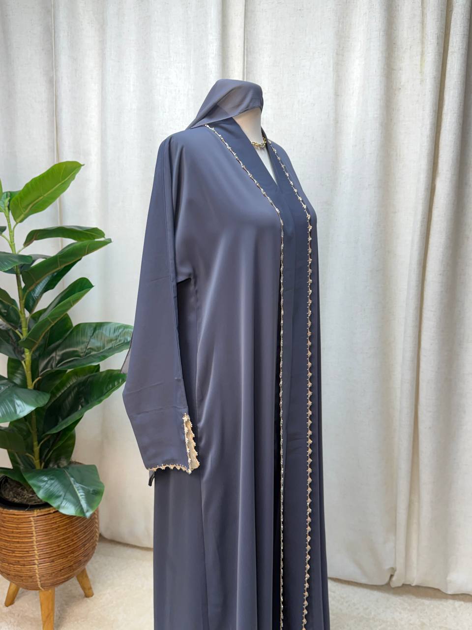 Veloura Edge Abaya