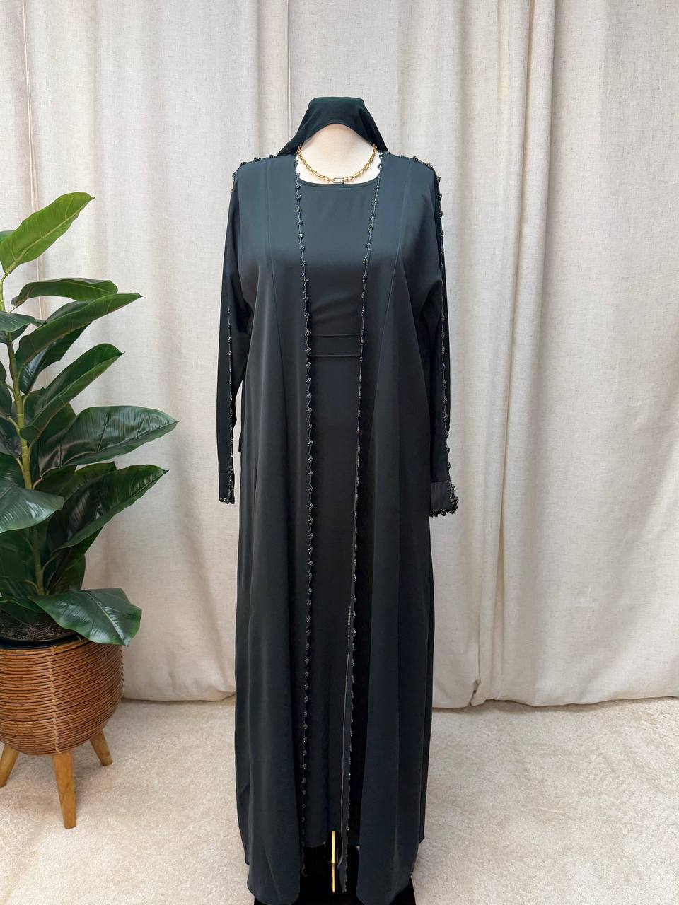 Lunara Thread Abaya
