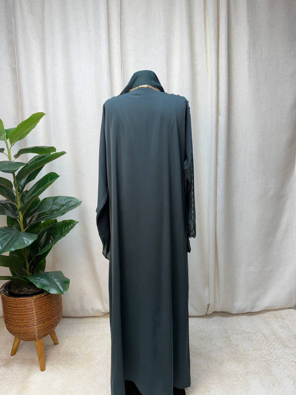 Lunara Thread Abaya