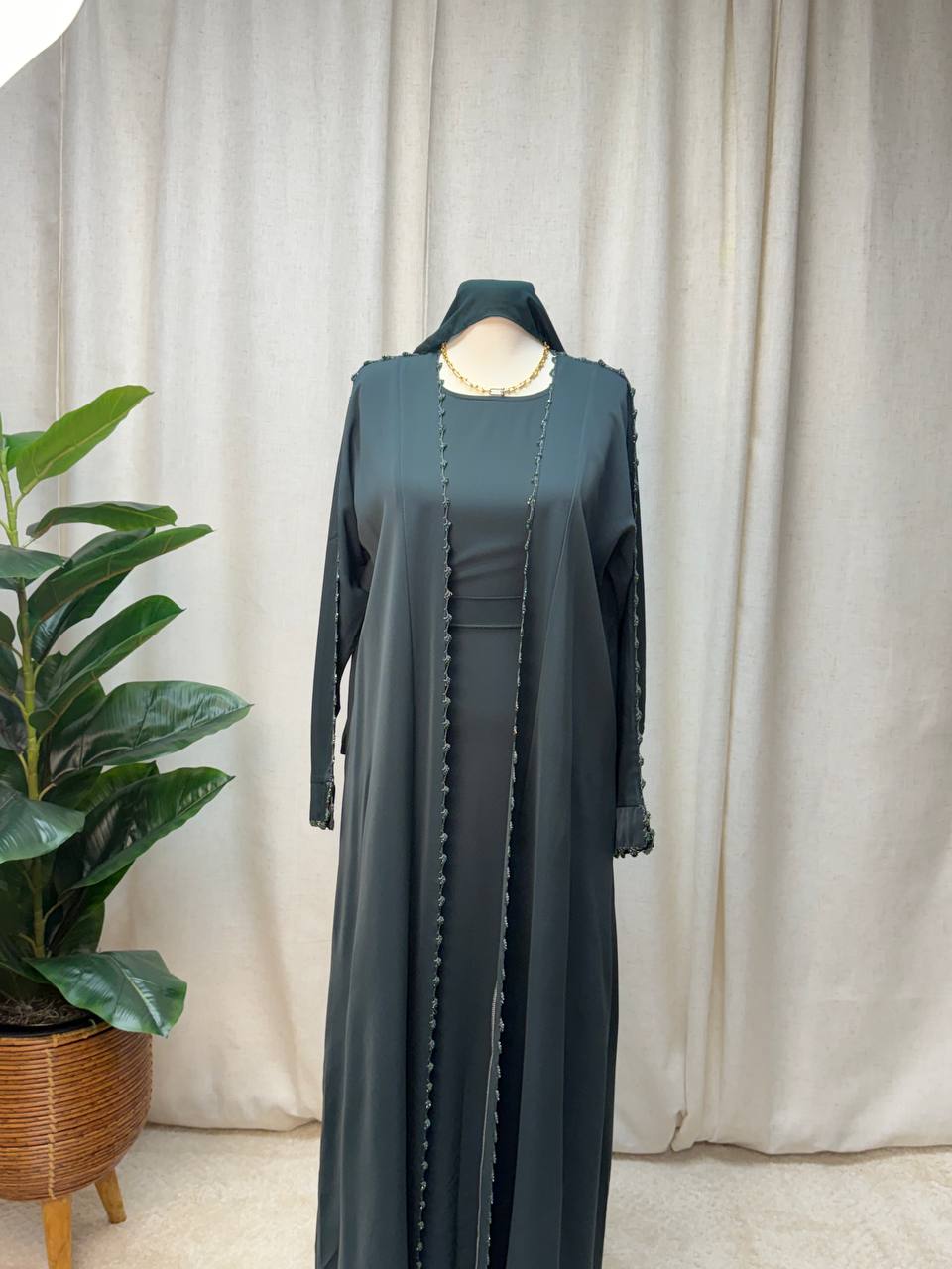 Lunara Thread Abaya