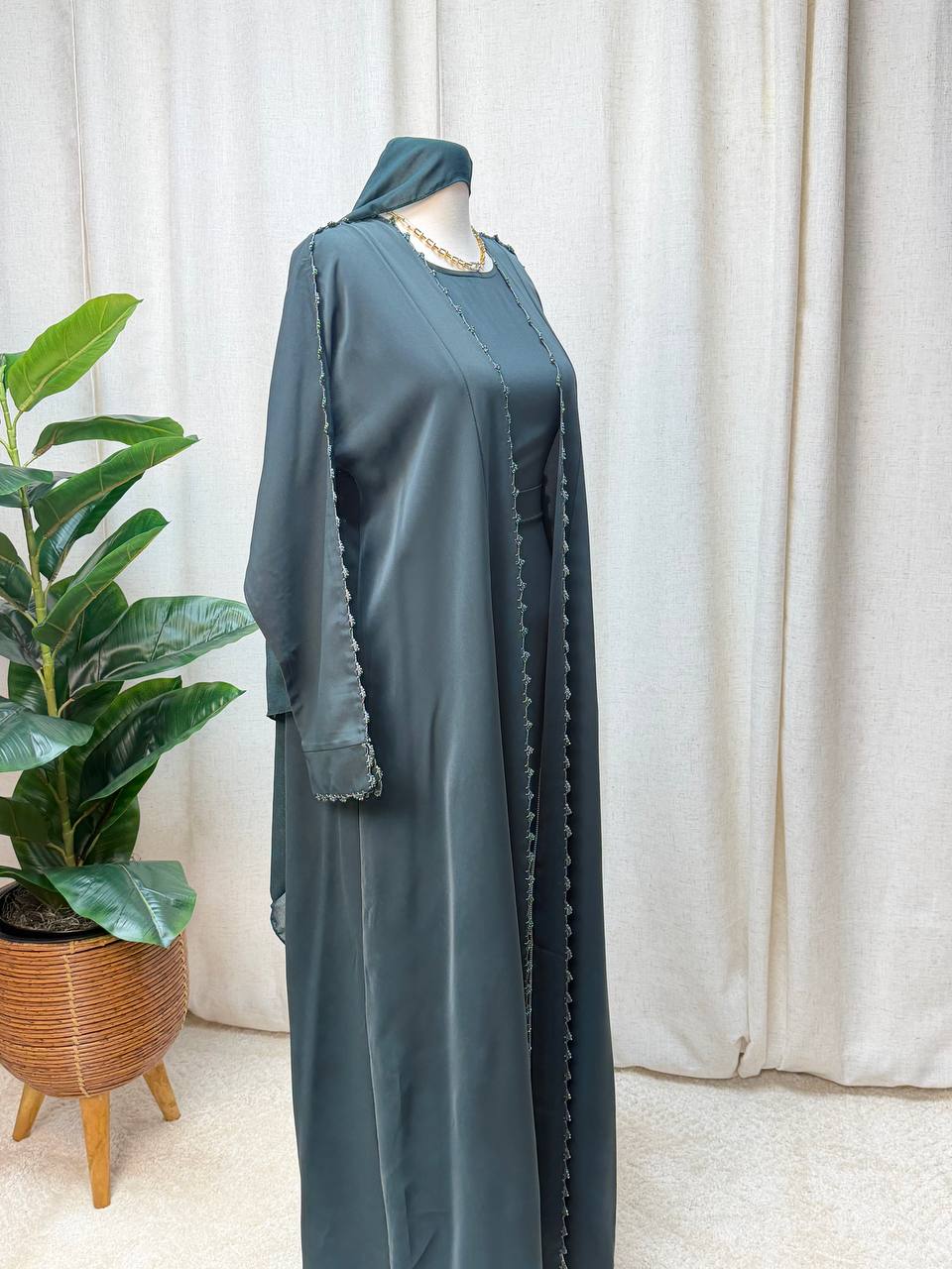 Lunara Thread Abaya
