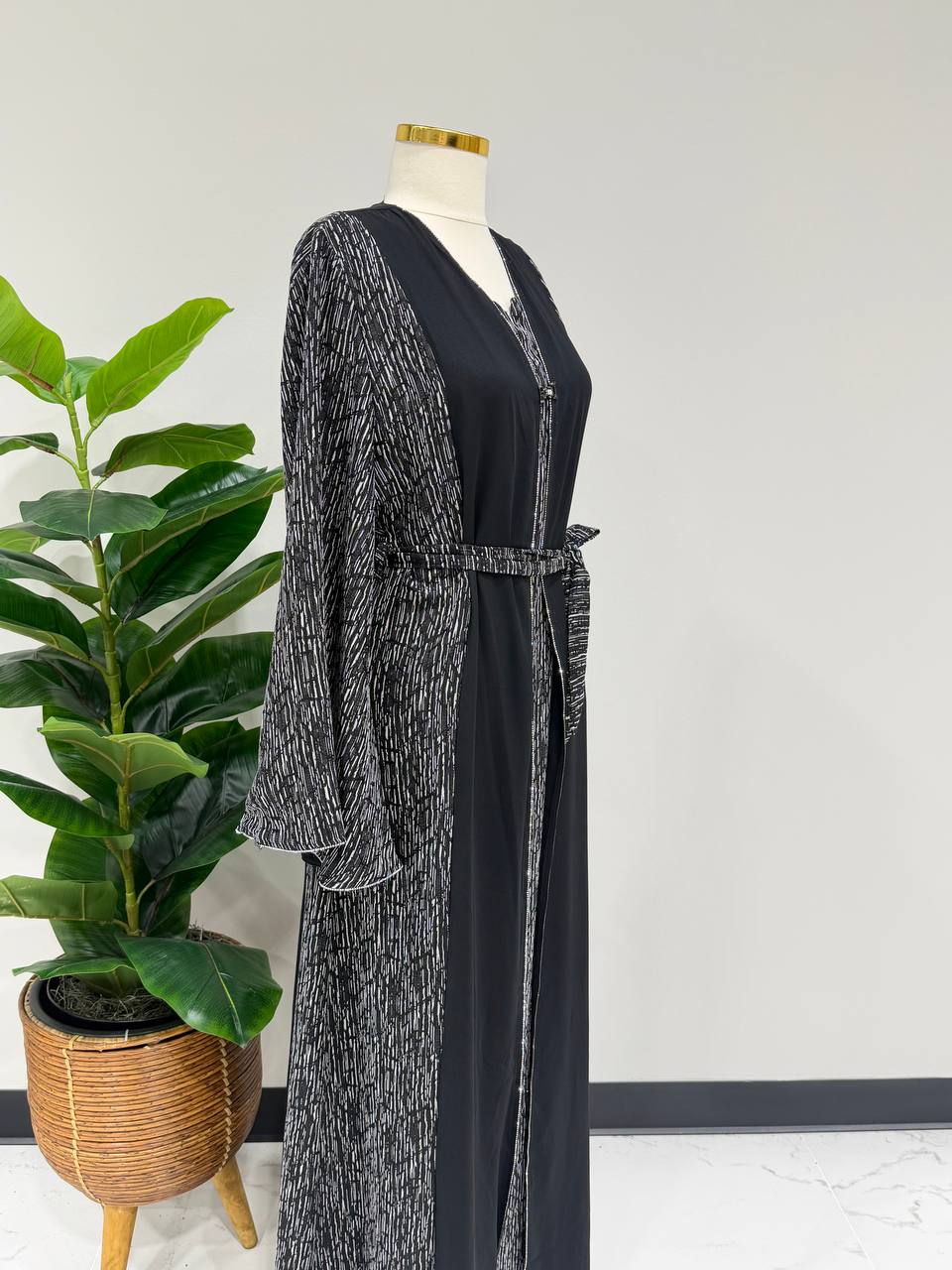 Elegant Contrast Abaya
