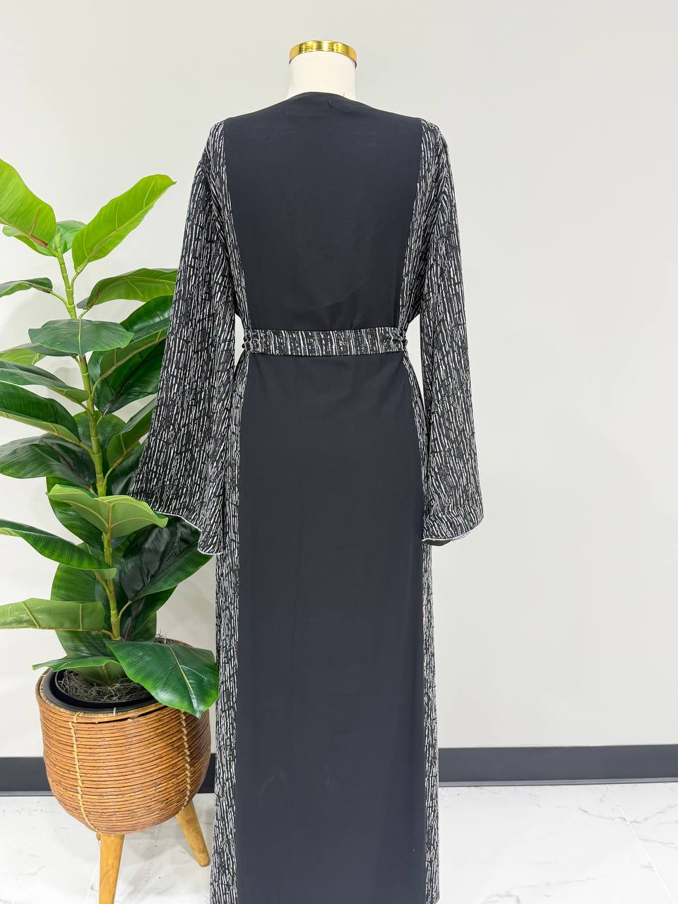 Elegant Contrast Abaya