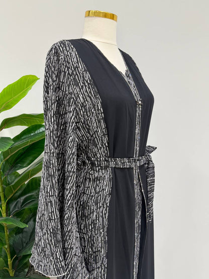 Elegant Contrast Abaya