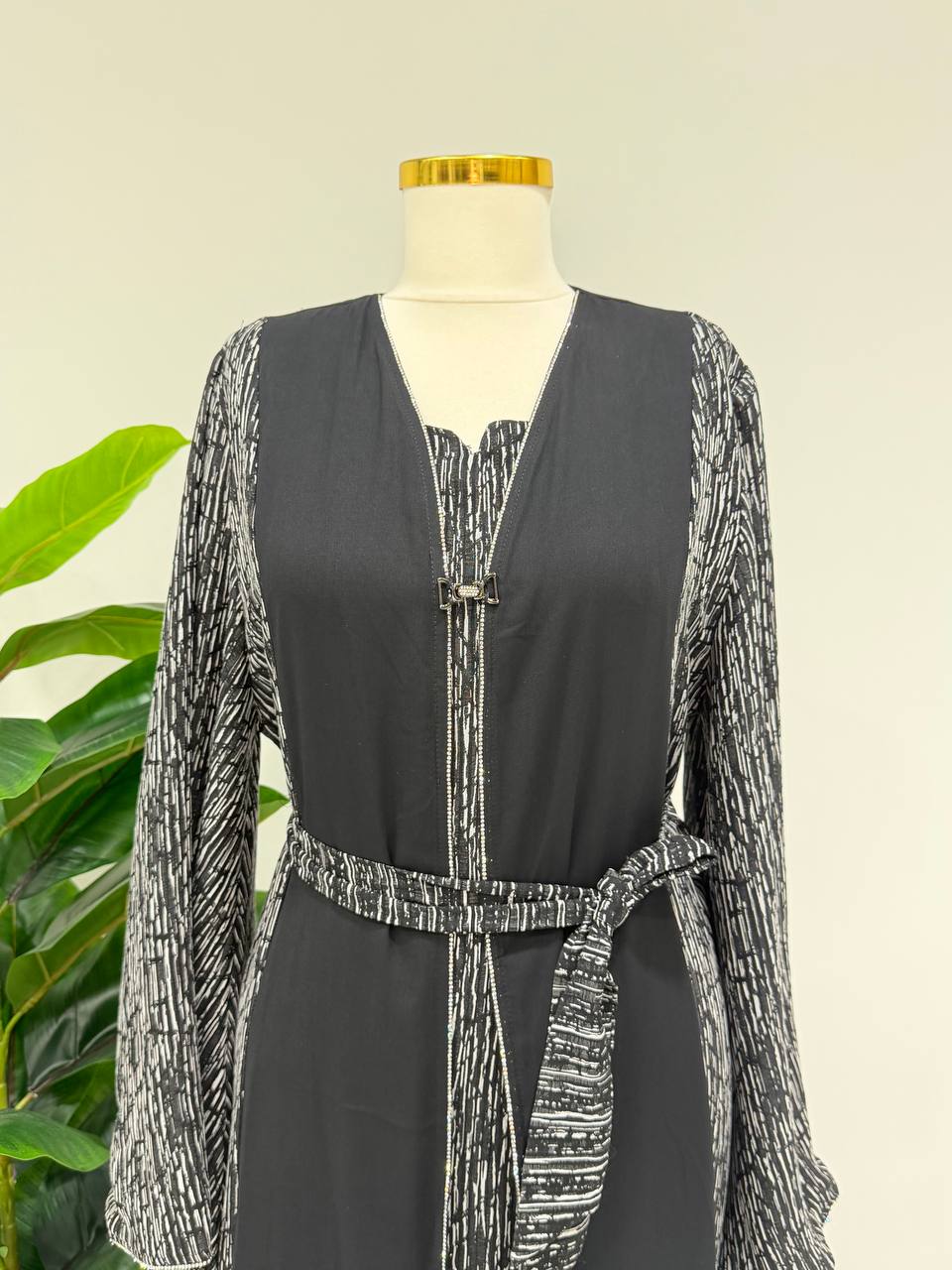 Elegant Contrast Abaya