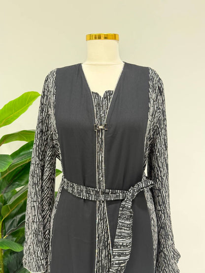 Elegant Contrast Abaya