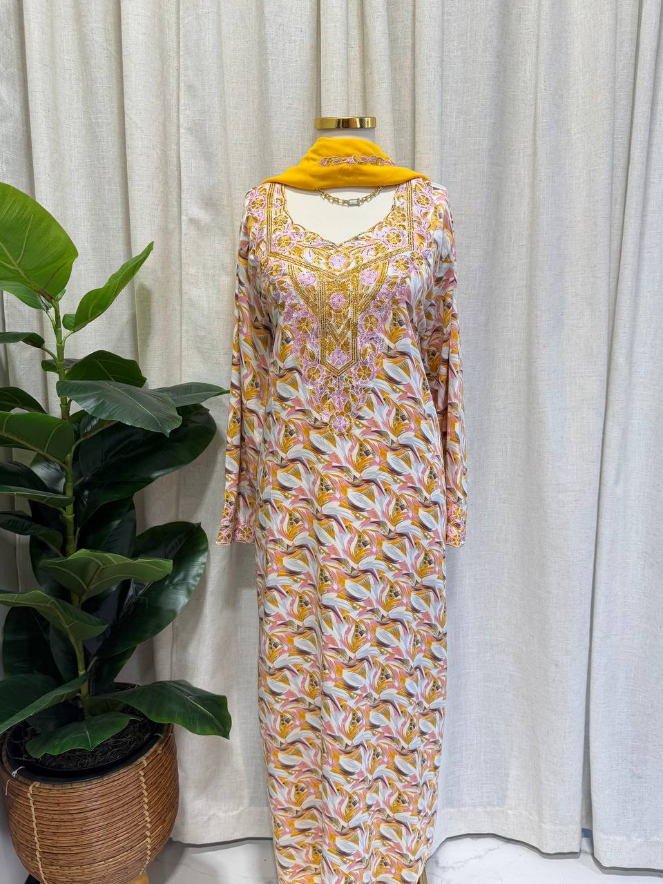 Dubai Bloom Embroidered Mukhawar