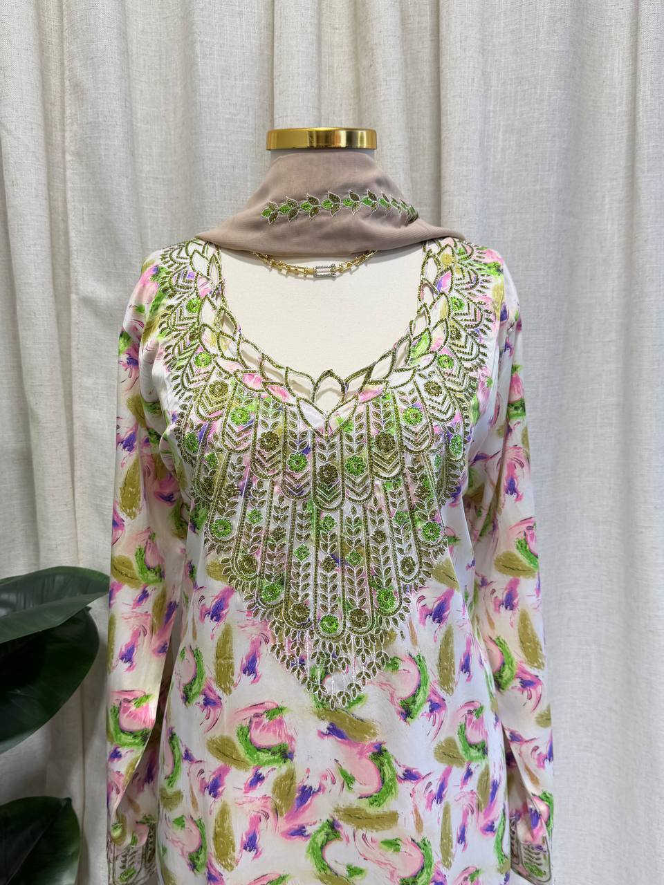 Dubai Bloom Embroidered Mukhawar