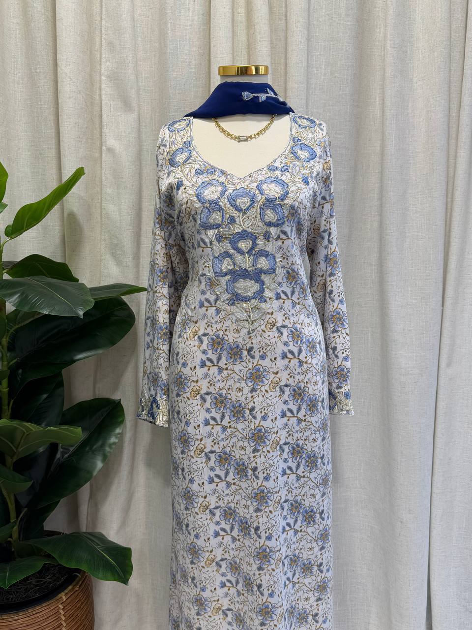 Dubai Bloom Embroidered Mukhawar