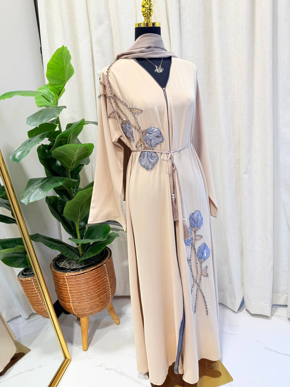 Blossom Grace Emirati Abaya