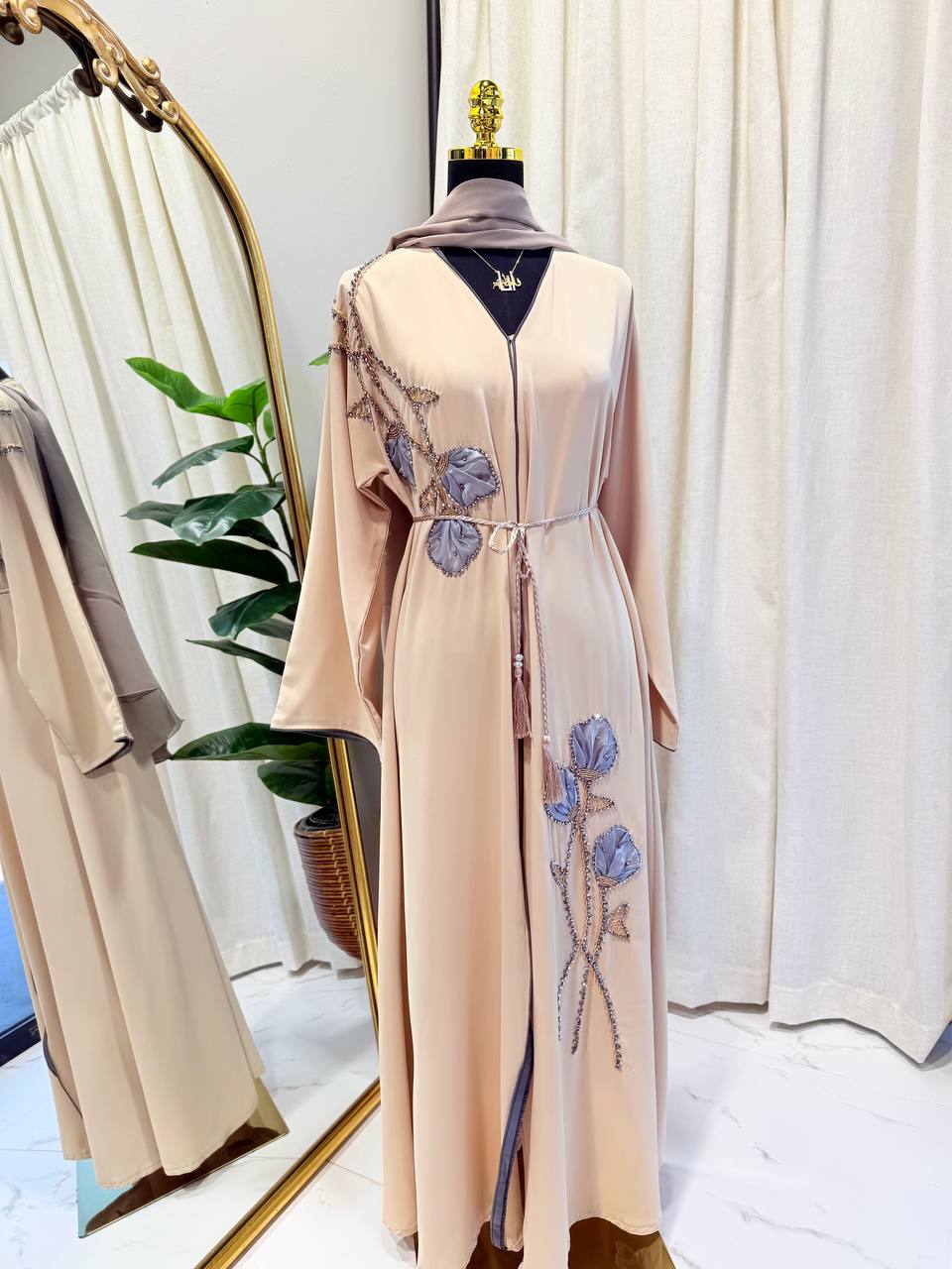 Blossom Grace Emirati Abaya