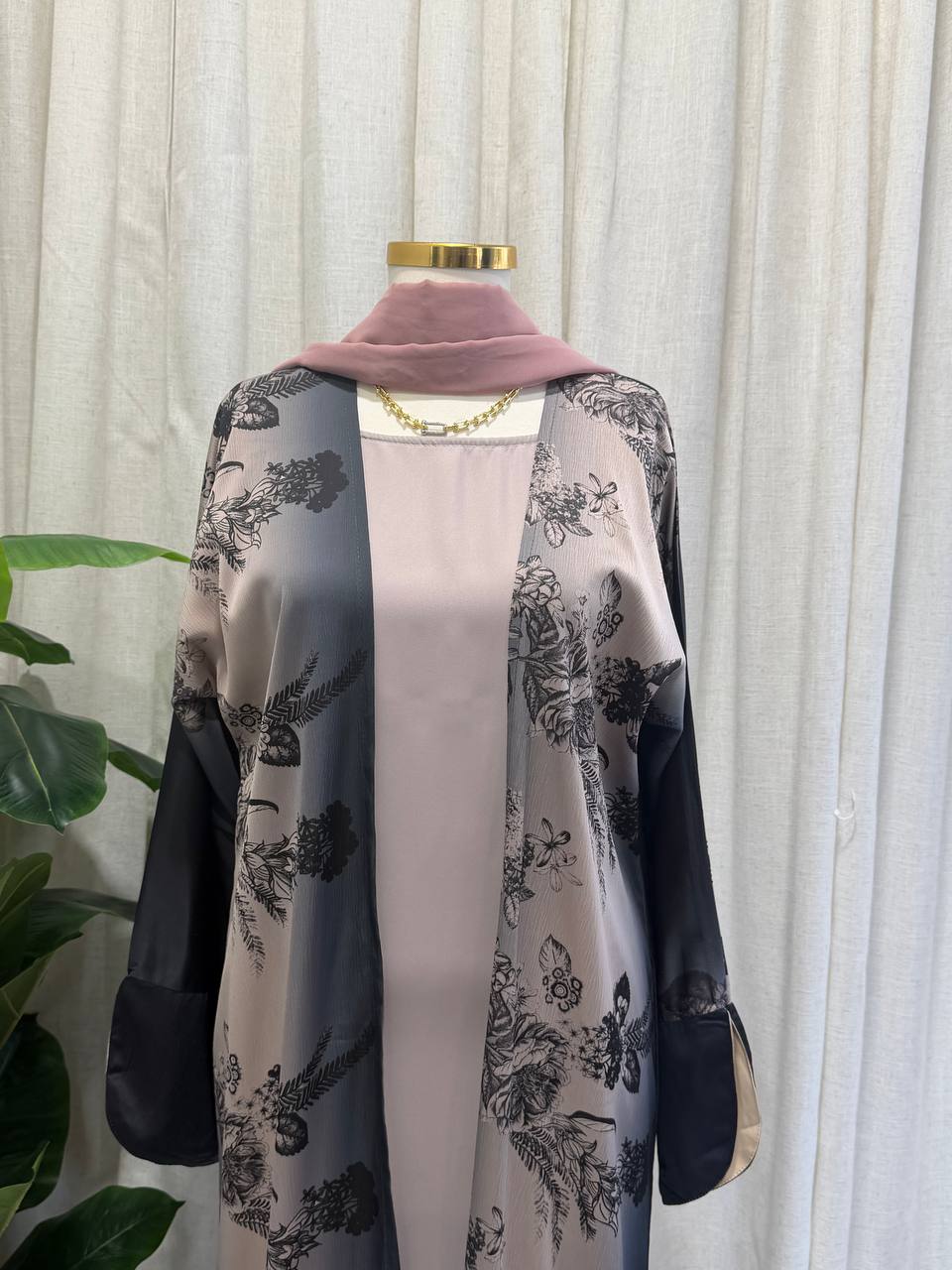 Suha Open Abaya