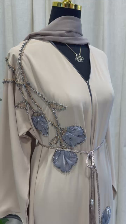 Blossom Grace Emirati Abaya
